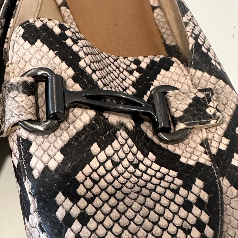Susina Women's Snake Print flat mules. Size 8. Black and Cream - Picture 6 of 7